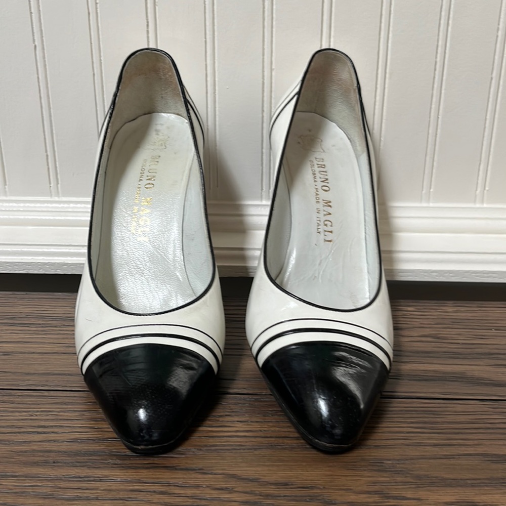 Women’s Bruno Magli Italian round toe pumps